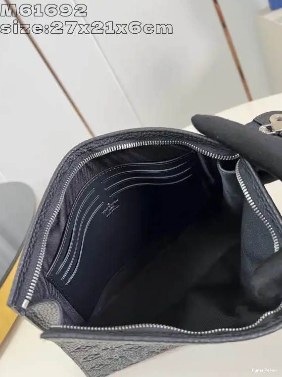 MM VUITTON LOUIS VOYAGE POCHETTE 0608